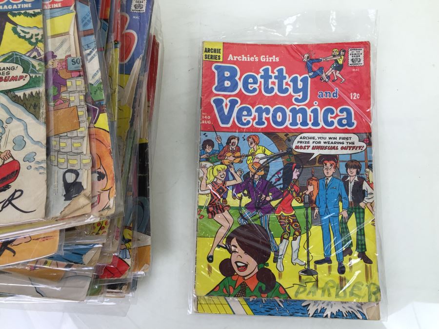 Stack Of Archie Series Comic Books Josie, PEP, Archie's Joke Book, Life With Archie - Condition Of Covers Is Poor [Photo 28]