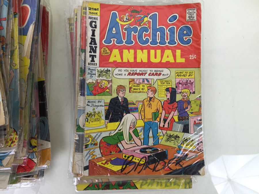 Stack Of Archie Series Comic Books Josie, PEP, Archie's Joke Book, Life With Archie - Condition Of Covers Is Poor [Photo 27]