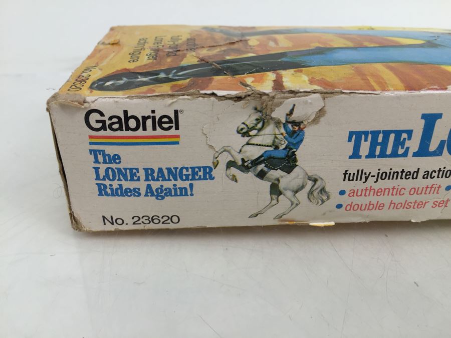 Fully Jointed Lone Ranger Action Figure With Lone Ranger Comic Book Gabrie 23620 Sealed In Damaged Box Vintage 1975 [Photo 9]