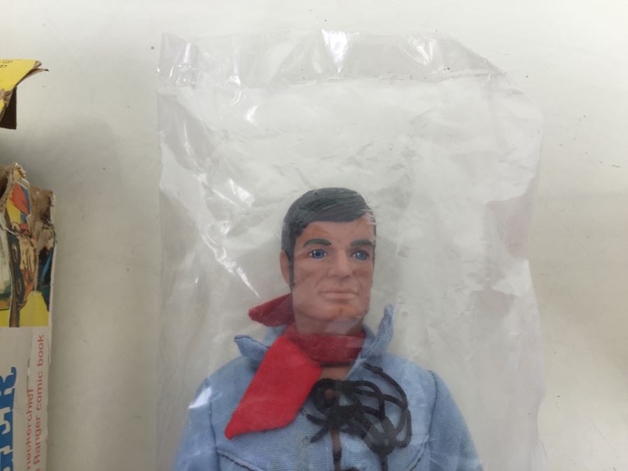 Fully Jointed Lone Ranger Action Figure With Lone Ranger Comic Book Gabrie 23620 Sealed In Damaged Box Vintage 1975 [Photo 15]