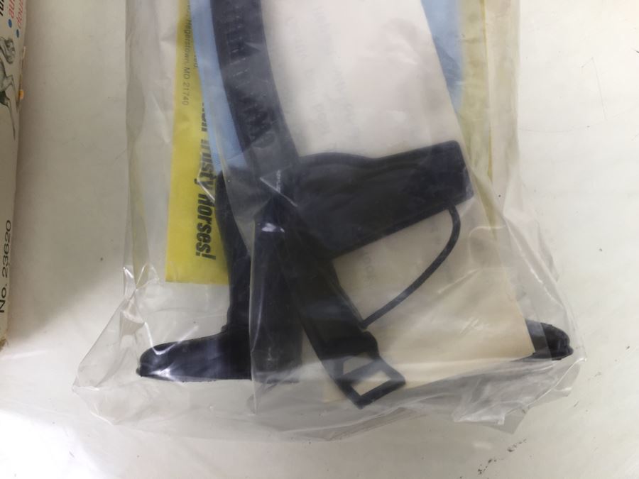 Fully Jointed Lone Ranger Action Figure With Lone Ranger Comic Book Gabrie 23620 Sealed In Damaged Box Vintage 1975 [Photo 19]