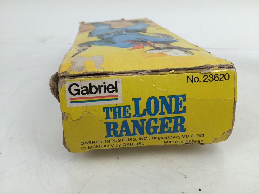 Fully Jointed Lone Ranger Action Figure With Lone Ranger Comic Book Gabrie 23620 Sealed In Damaged Box Vintage 1975 [Photo 11]