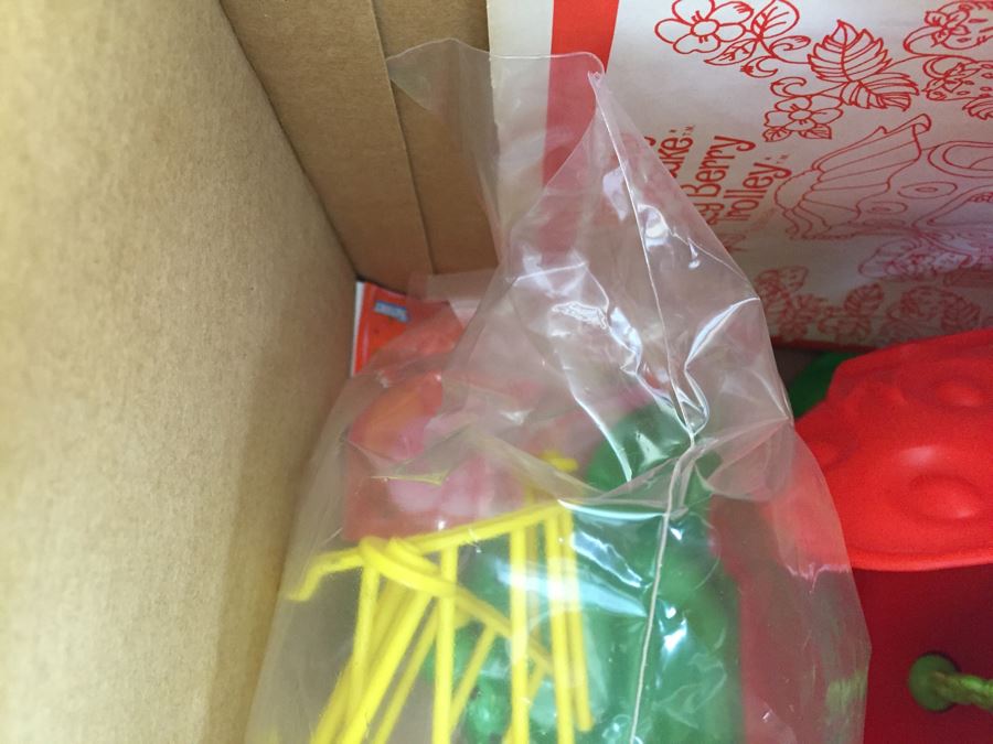 Strawberry Shortcake Big Berry Trolley Toy Vehicle Kenner 44020 In Box Vintage 1980 [Photo 14]