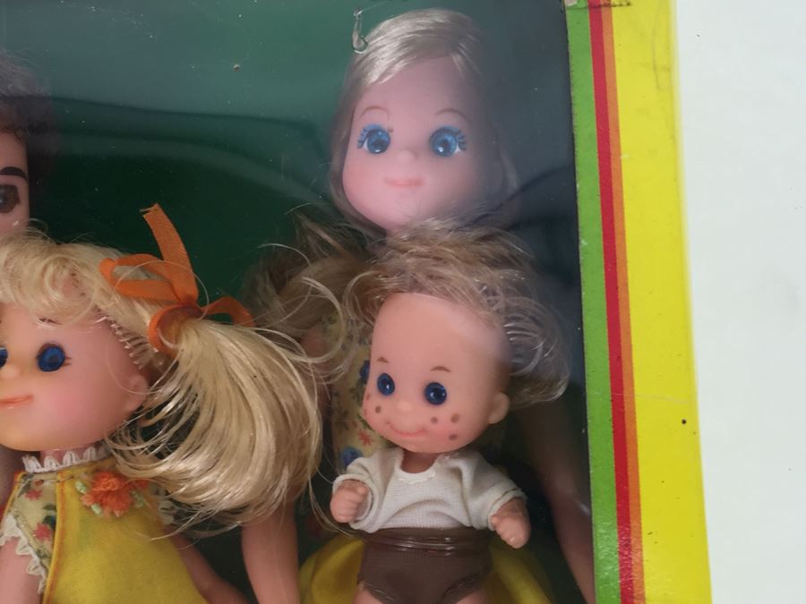 The Sunshine Family Dolls With Storybook And Playroom Project Mattel 2321 9195 New In Packaging Vintage 1975 1977 [Photo 9]