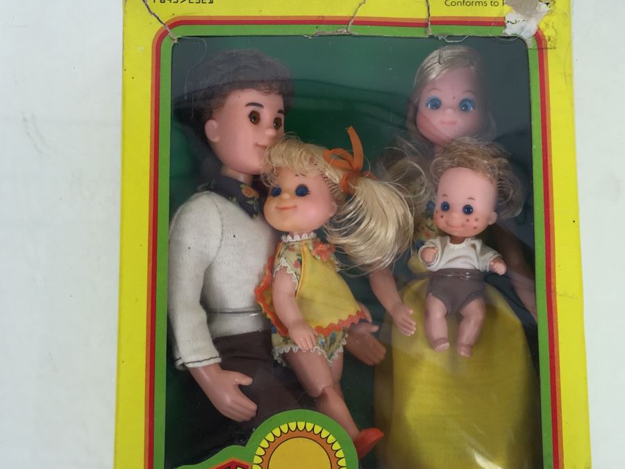 The Sunshine Family Dolls With Storybook And Playroom Project Mattel 2321 9195 New In Packaging Vintage 1975 1977 [Photo 7]