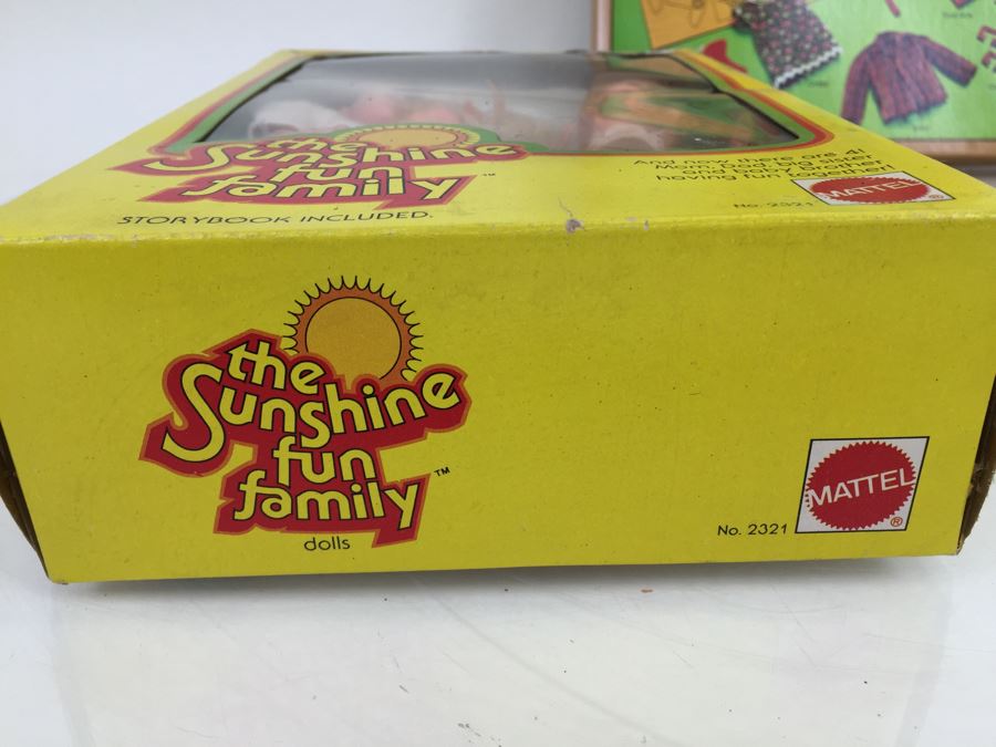 The Sunshine Family Dolls With Storybook And Playroom Project Mattel 2321 9195 New In Packaging Vintage 1975 1977 [Photo 11]