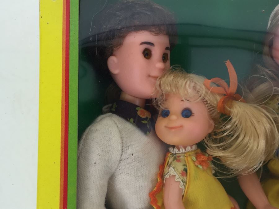 The Sunshine Family Dolls With Storybook And Playroom Project Mattel 2321 9195 New In Packaging Vintage 1975 1977 [Photo 8]