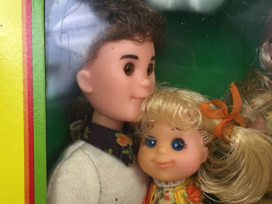 The Sunshine Family Dolls With Storybook And Playroom Project Mattel 2321 9195 New In Packaging Vintage 1975 1977 [Photo 6]