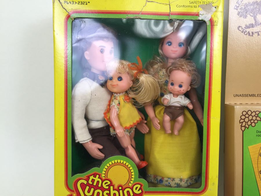 The Sunshine Family Dolls With Storybook And Playroom Project Mattel 2321 9195 New In Packaging Vintage 1975 1977 [Photo 5]