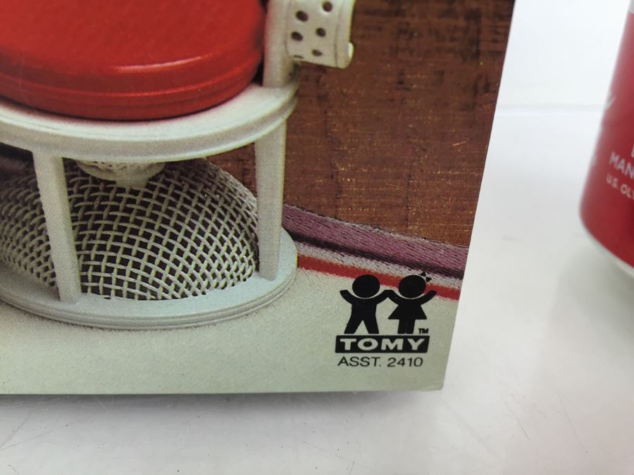 Smaller Homes And Garden Peacock Chair, Rug, Night Table And Lamp TOMY 2410 New In Box Vintage  [Photo 4]