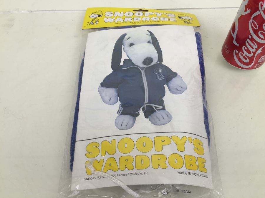 Vintage Clothes For SNOOPY Plush Dog Sweatsuit Jogging Outfit New In Packaging [Photo 1]