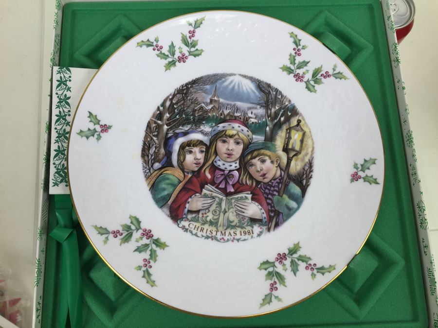 (9) Vintage Royal Doulton Tableware Collectible Christmas Plates With Original Boxes 1977-1982 [Photo 21]