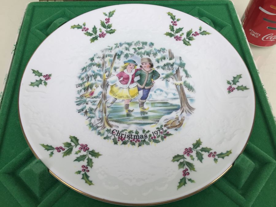 (9) Vintage Royal Doulton Tableware Collectible Christmas Plates With Original Boxes 1977-1982 [Photo 11]