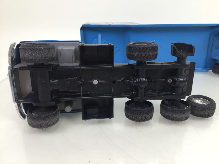 Vintage ERTL Richard Petty STP Semi Truck And Trailer With Broken Wheel [Photo 17]