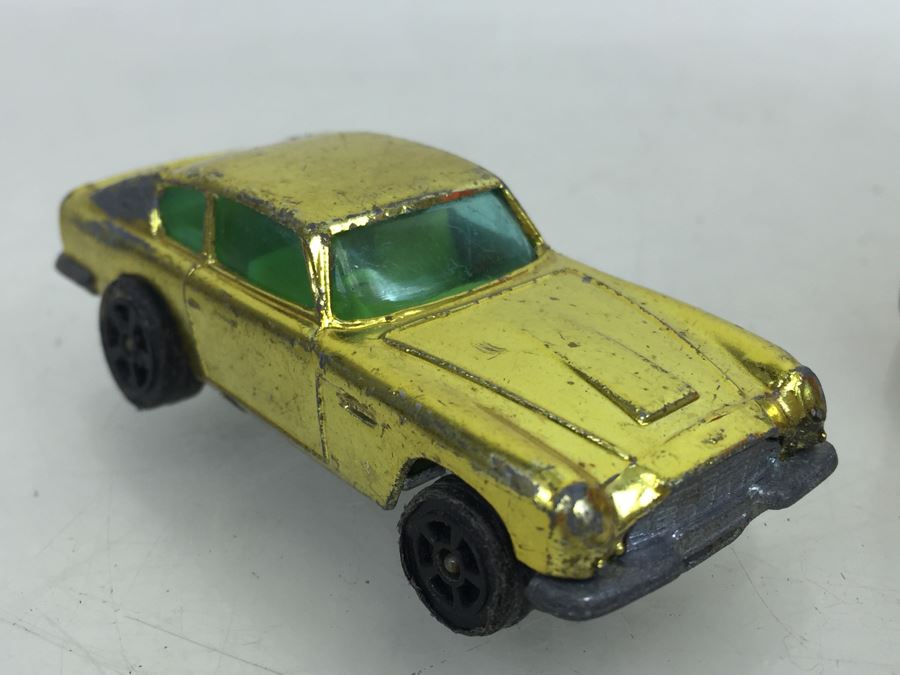 Corgi Juniors Duple Vista 25 Coach + Corgi Rockets Aston Martin D.B.6. [Photo 12]