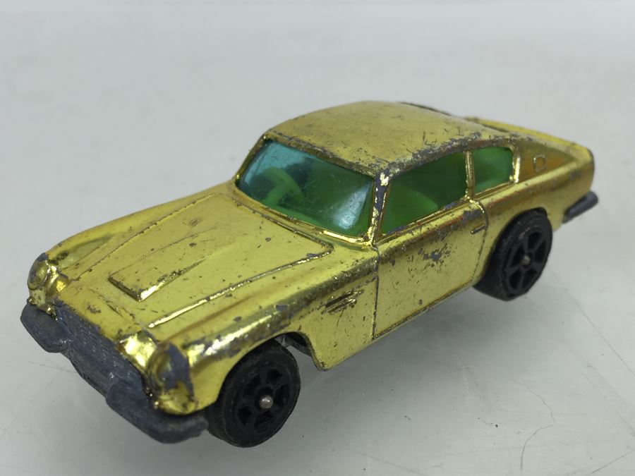 Corgi Juniors Duple Vista 25 Coach + Corgi Rockets Aston Martin D.B.6. [Photo 10]