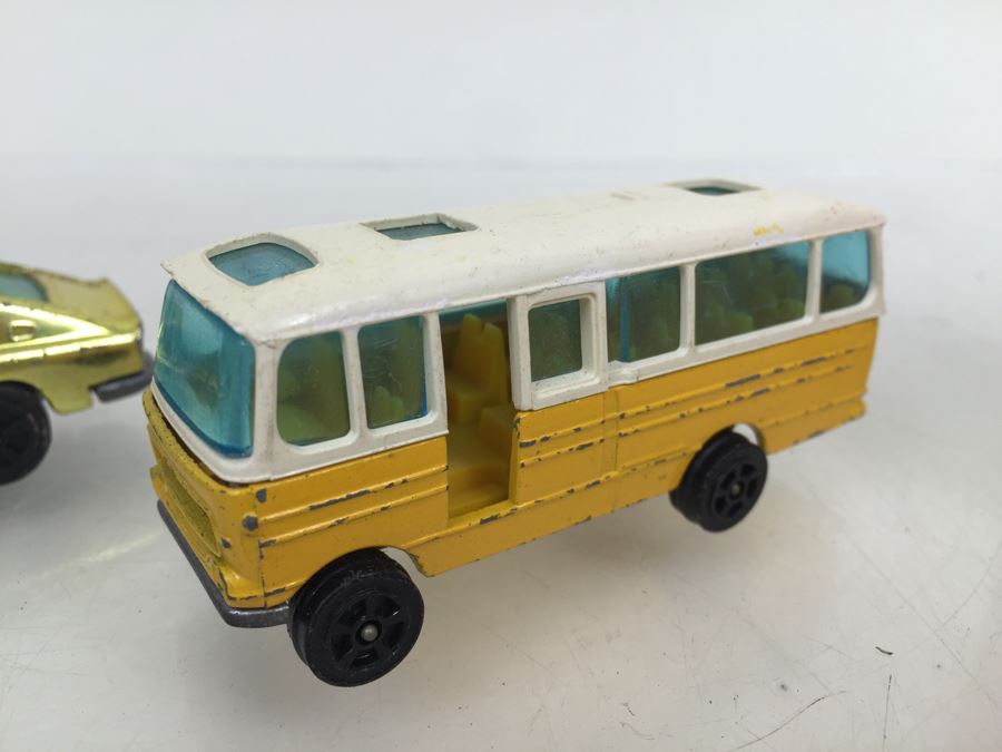 Corgi Juniors Duple Vista 25 Coach + Corgi Rockets Aston Martin D.B.6. [Photo 3]