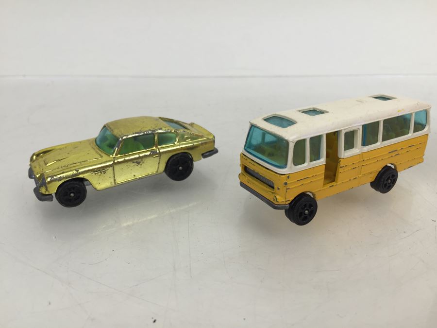 Corgi Juniors Duple Vista 25 Coach + Corgi Rockets Aston Martin D.B.6. [Photo 2]