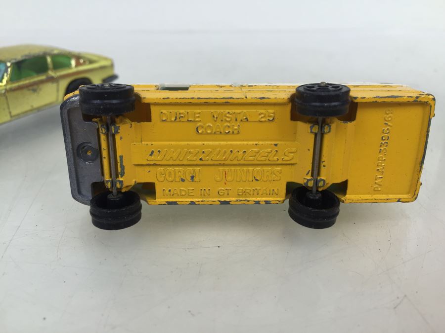 Corgi Juniors Duple Vista 25 Coach + Corgi Rockets Aston Martin D.B.6. [Photo 8]