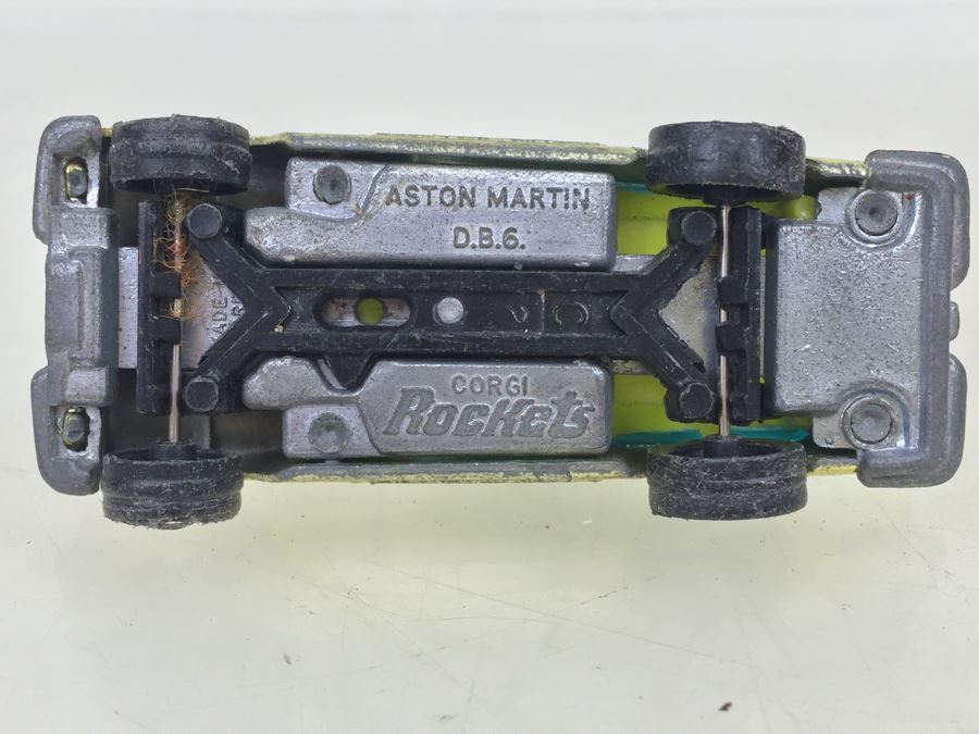 Corgi Juniors Duple Vista 25 Coach + Corgi Rockets Aston Martin D.B.6. [Photo 15]