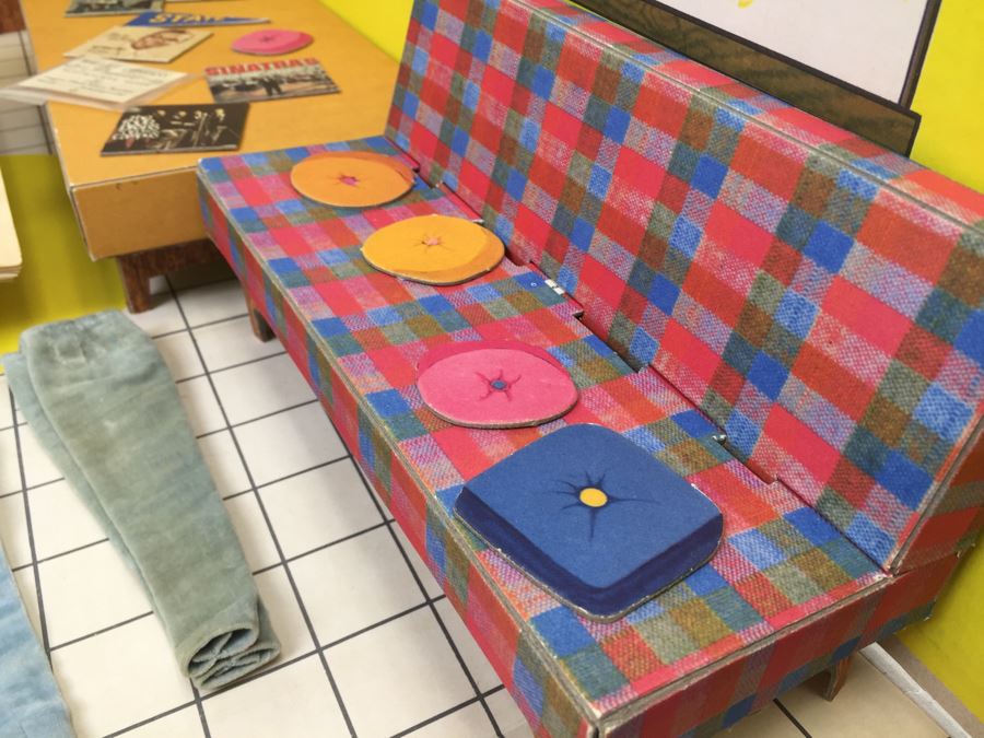 Vintage 1962 Barbie Dream House Mattel With Accessories, Clothing And Original Manual [Photo 42]