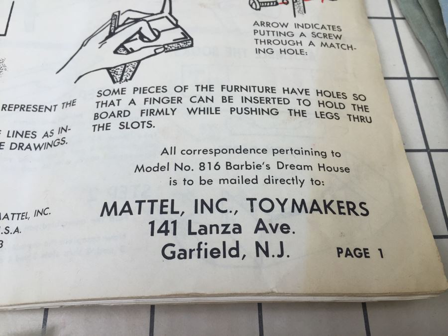 Vintage 1962 Barbie Dream House Mattel With Accessories, Clothing And Original Manual [Photo 13]