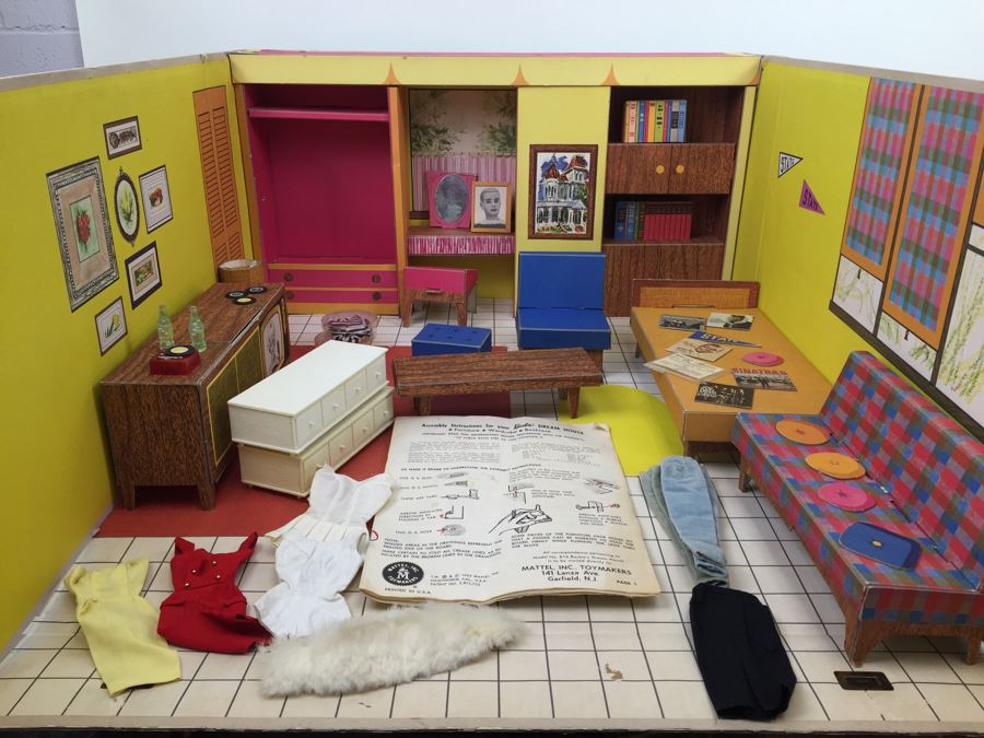 Vintage 1962 Barbie Dream House Mattel With Accessories, Clothing And Original Manual [Photo 2]