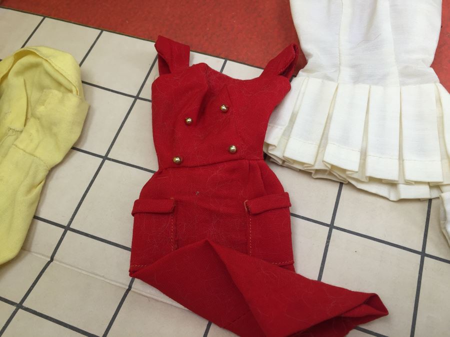 Vintage 1962 Barbie Dream House Mattel With Accessories, Clothing And Original Manual [Photo 32]