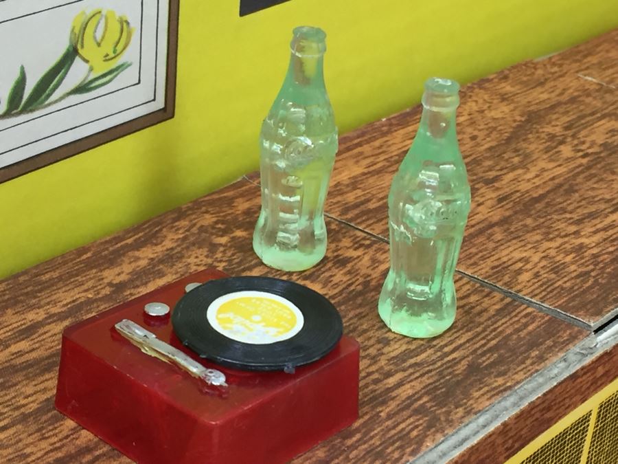 Vintage 1962 Barbie Dream House Mattel With Accessories, Clothing And Original Manual [Photo 27]