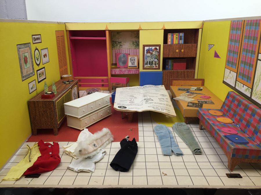 Vintage 1962 Barbie Dream House Mattel With Accessories, Clothing And Original Manual [Photo 43]