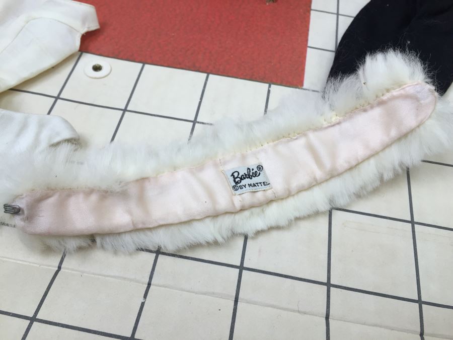 Vintage 1962 Barbie Dream House Mattel With Accessories, Clothing And Original Manual [Photo 37]