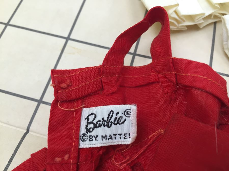 Vintage 1962 Barbie Dream House Mattel With Accessories, Clothing And Original Manual [Photo 33]