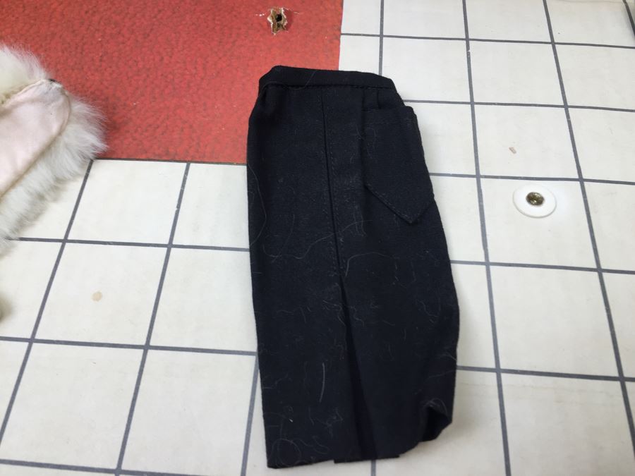 Vintage 1962 Barbie Dream House Mattel With Accessories, Clothing And Original Manual [Photo 39]