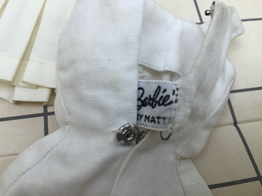 Vintage 1962 Barbie Dream House Mattel With Accessories, Clothing And Original Manual [Photo 35]