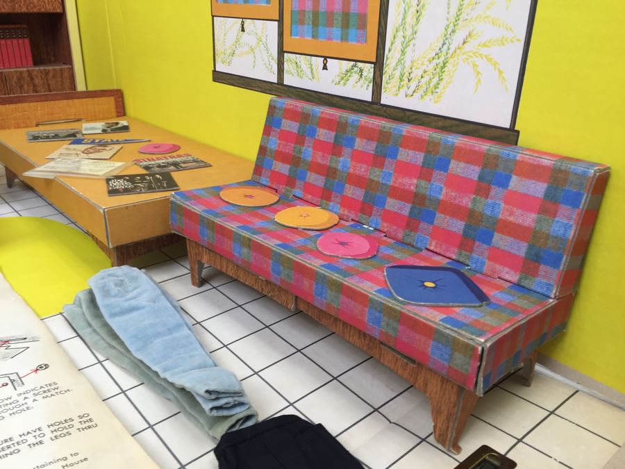 Vintage 1962 Barbie Dream House Mattel With Accessories, Clothing And Original Manual [Photo 14]