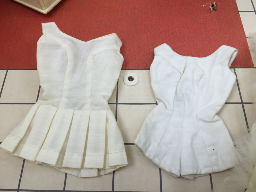 Vintage 1962 Barbie Dream House Mattel With Accessories, Clothing And Original Manual [Photo 34]