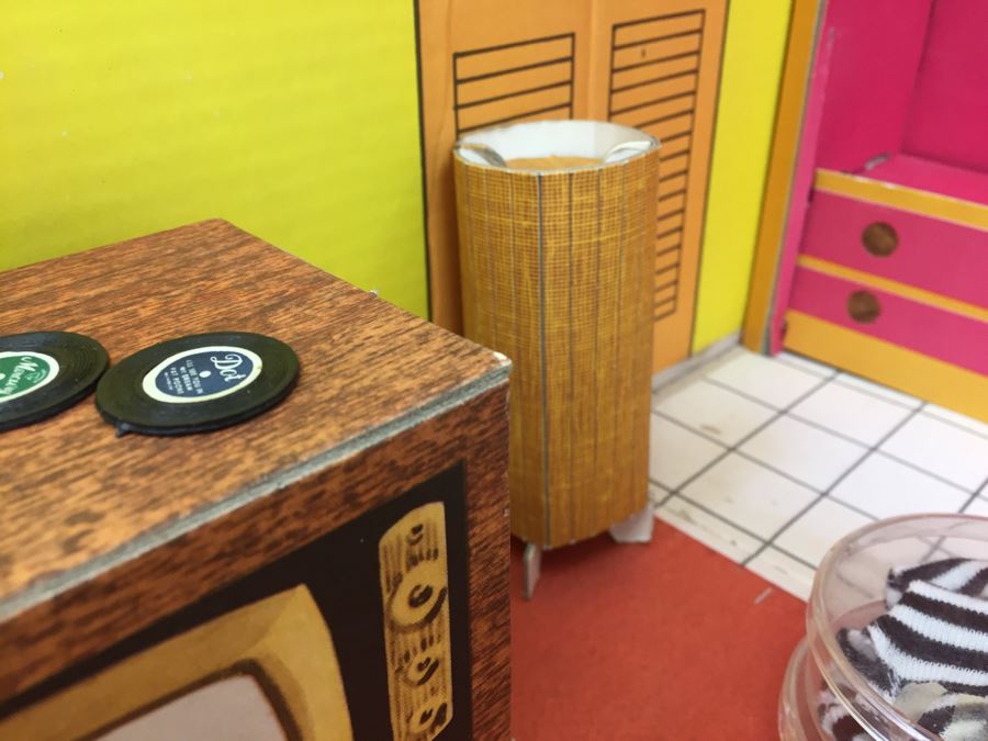 Vintage 1962 Barbie Dream House Mattel With Accessories, Clothing And Original Manual [Photo 21]