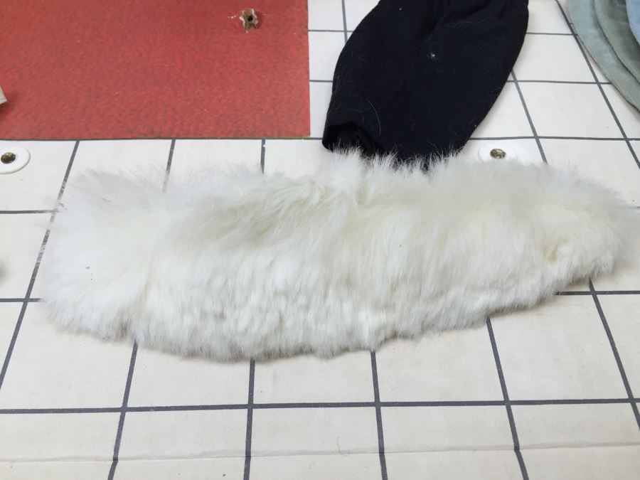 Vintage 1962 Barbie Dream House Mattel With Accessories, Clothing And Original Manual [Photo 36]