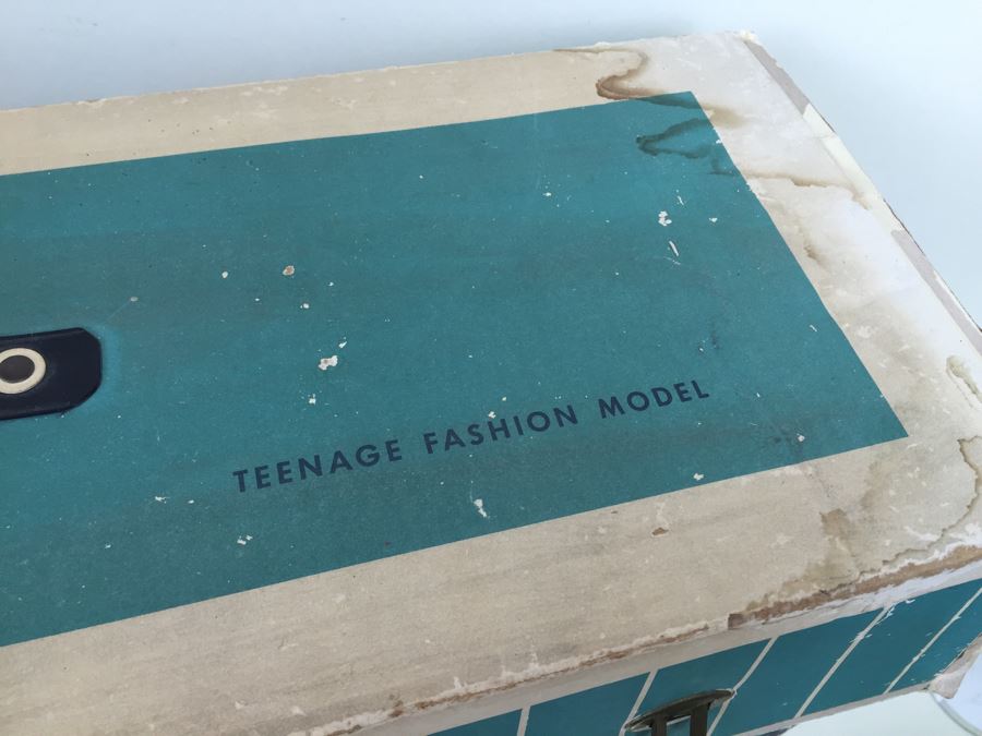 Vintage 1962 Barbie Dream House Mattel With Accessories, Clothing And Original Manual [Photo 6]