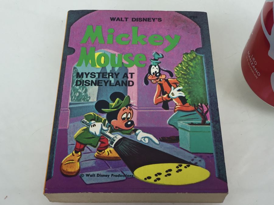 Walt Disney's Mickey Mouse Mystery At Disneyland A Big Little Book Vintage 1975 [Photo 4]