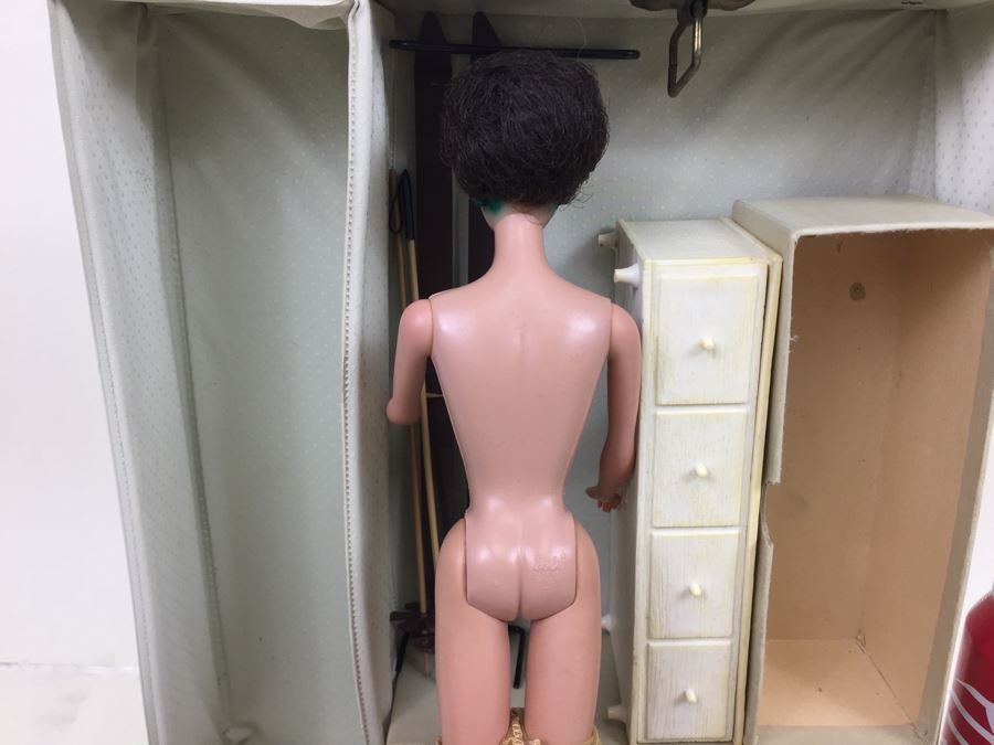 1961 Barbie Ponytail Doll Case And 1961 Barbie Ponytail Doll With Skiing Accessories [Photo 24]