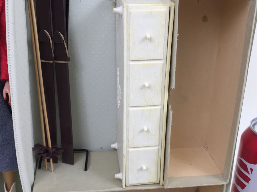 1961 Barbie Ponytail Doll Case And 1961 Barbie Ponytail Doll With Skiing Accessories [Photo 17]