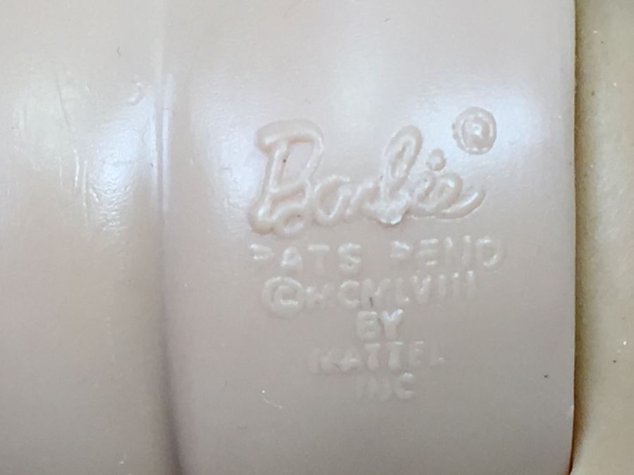 1961 Barbie Ponytail Doll Case And 1961 Barbie Ponytail Doll With Skiing Accessories [Photo 3]