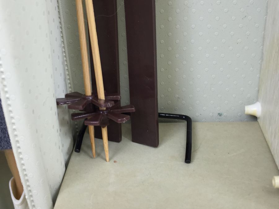 1961 Barbie Ponytail Doll Case And 1961 Barbie Ponytail Doll With Skiing Accessories [Photo 15]