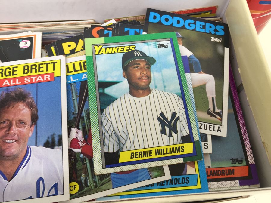 Shoebox Filled With Vintage Baseball Cards [Photo 7]