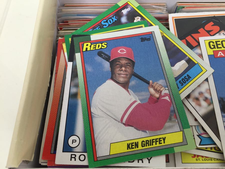 Shoebox Filled With Vintage Baseball Cards [Photo 2]