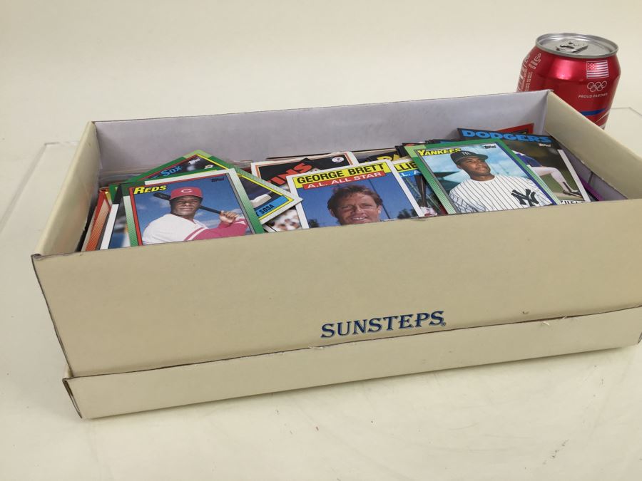Shoebox Filled With Vintage Baseball Cards [Photo 4]