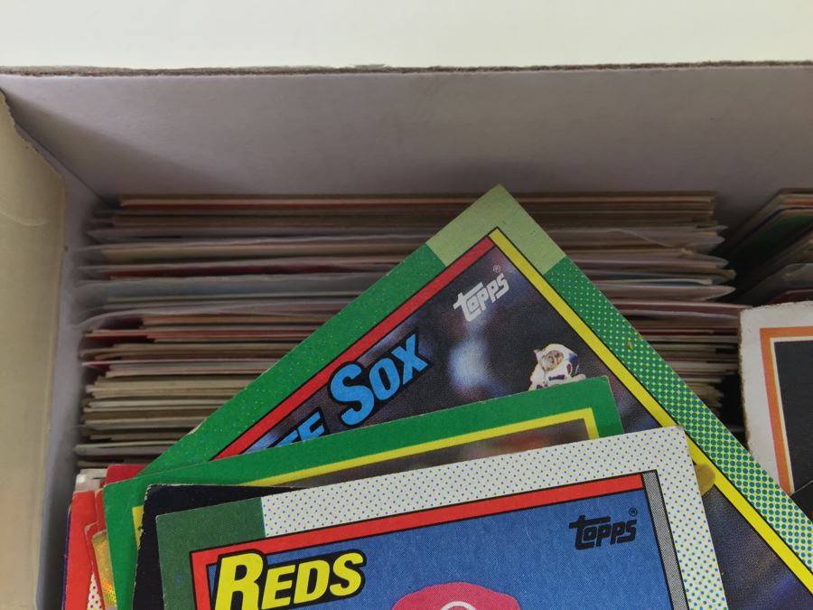 Shoebox Filled With Vintage Baseball Cards [Photo 5]
