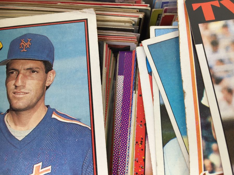 Shoebox Filled With Vintage Baseball Cards [Photo 10]