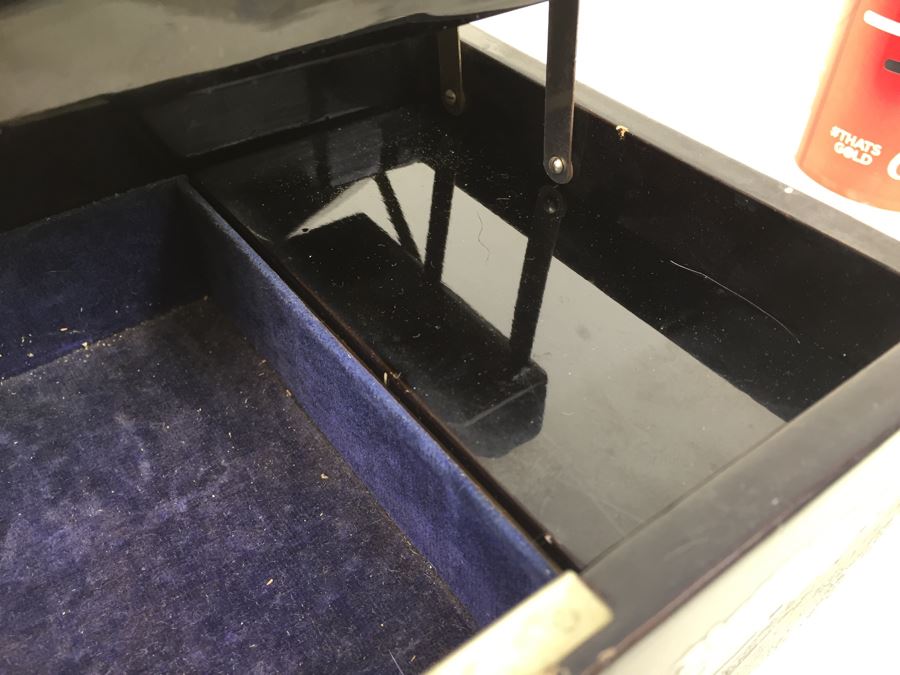 Asian Laquer Jewelry Box With Mother Of Pearl Inlay Bird Motif [Photo 17]